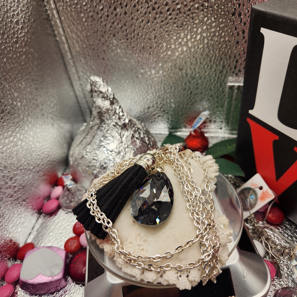 Elegant Jet Black Lg Faceted Swarovski Crystal's Signatur Pendant Necklace 38"